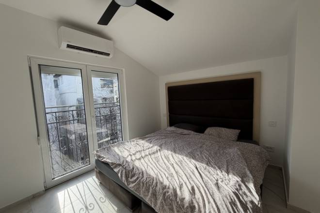 Izdajemo 3 0 salonski stan  Novopazarska  69m2 3