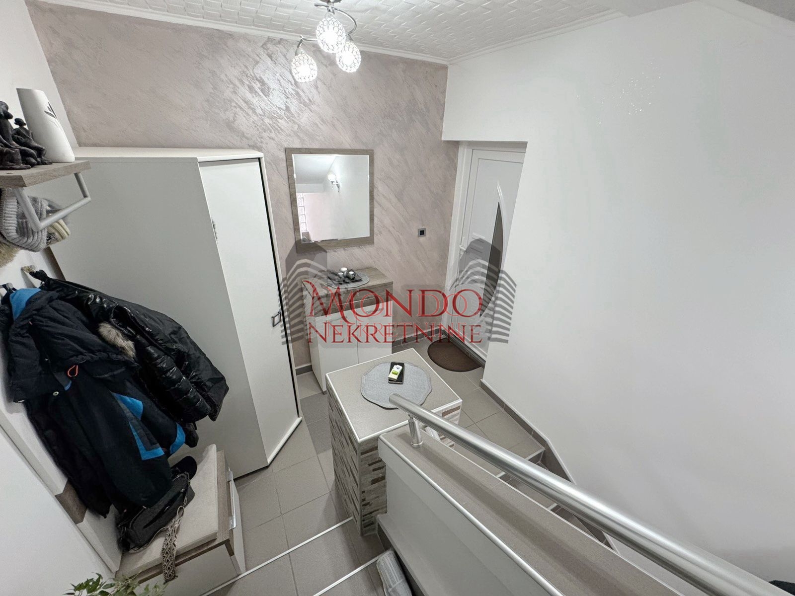 Na prodaju kuca u Donjoj Vrezini u blizini kafane Tri cveta 11