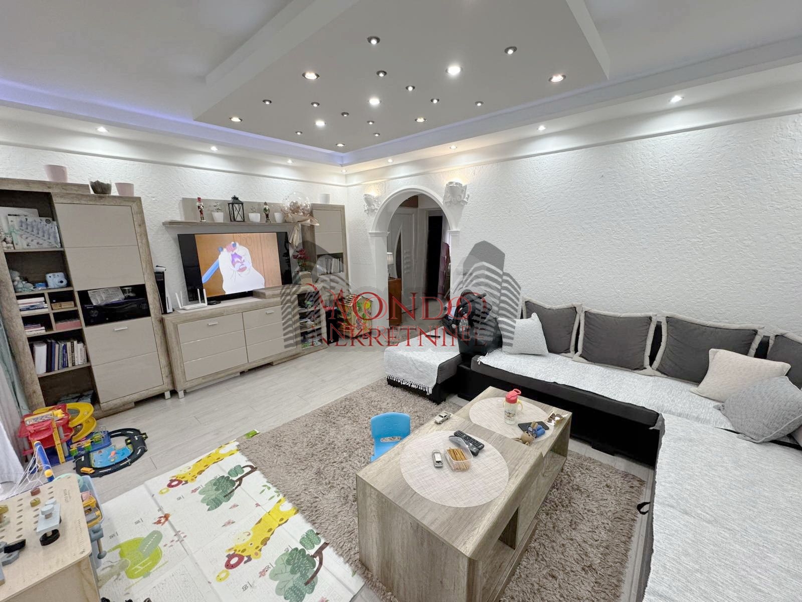 Na prodaju kuca u Donjoj Vrezini u blizini kafane Tri cveta 14