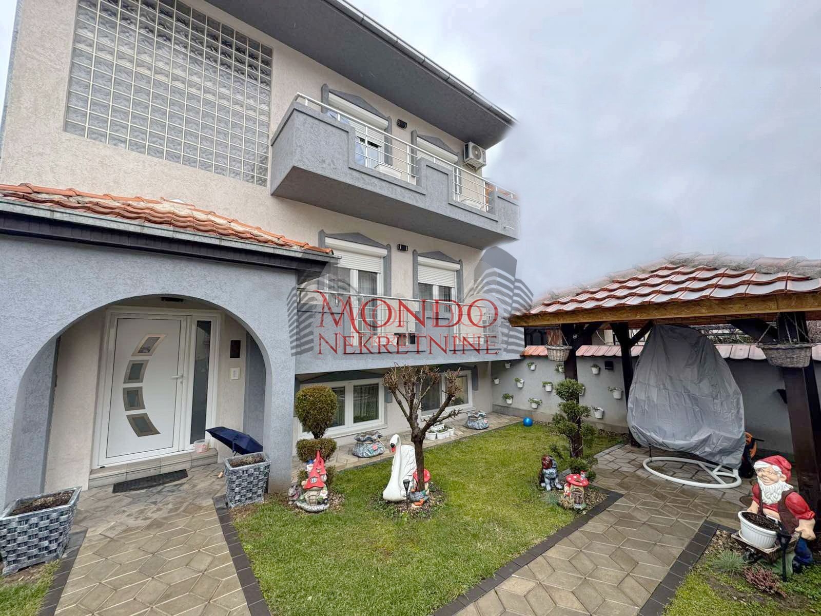 Na prodaju kuca u Donjoj Vrezini u blizini kafane Tri cveta 1