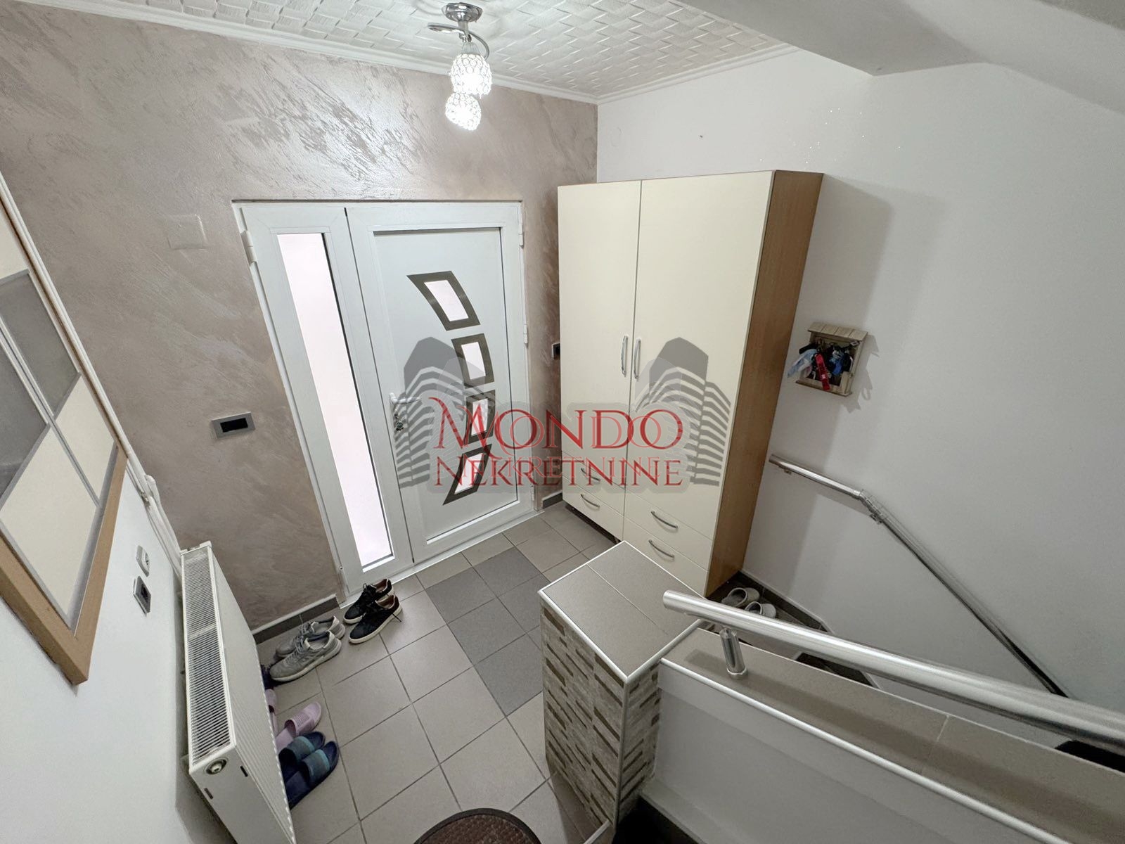 Na prodaju kuca u Donjoj Vrezini u blizini kafane Tri cveta 5