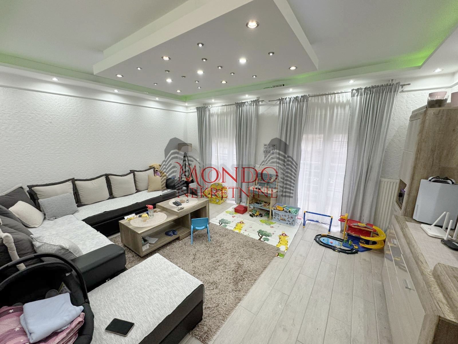 Na prodaju kuca u Donjoj Vrezini u blizini kafane Tri cveta 13