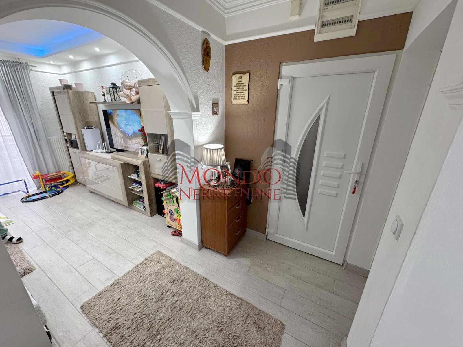 Na prodaju kuca u Donjoj Vrezini u blizini kafane Tri cveta 12