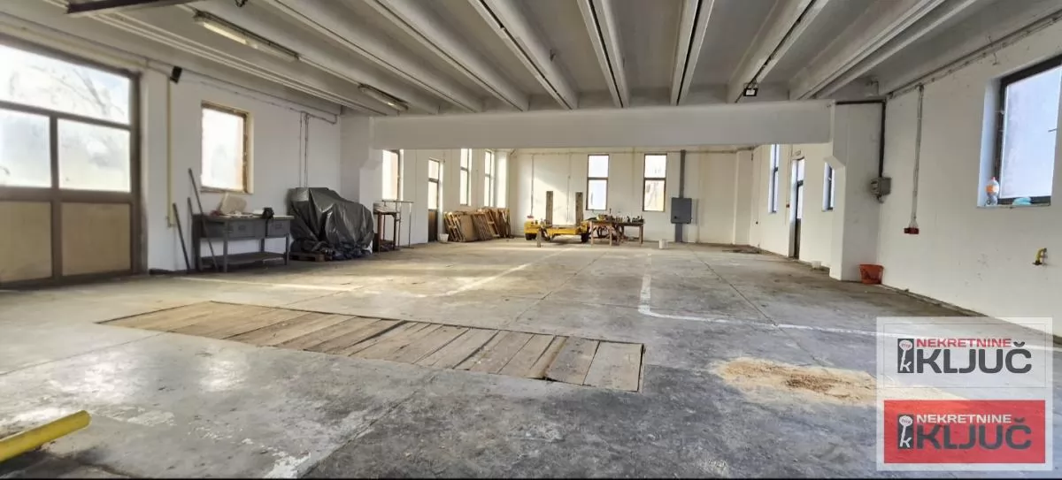 SIRIG IZDAJE SE POSLOVNO-LOGISTIČKI KOMPLEKS 1