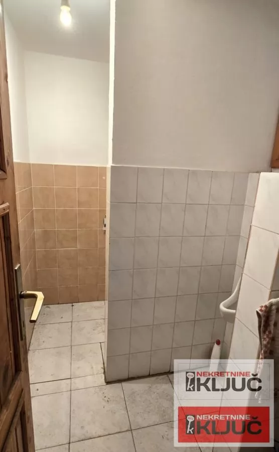 SIRIG IZDAJE SE POSLOVNO-LOGISTIČKI KOMPLEKS 11