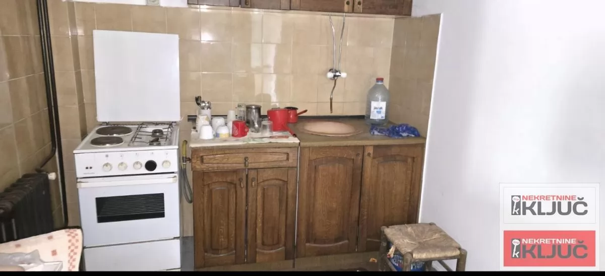 SIRIG IZDAJE SE POSLOVNO-LOGISTIČKI KOMPLEKS 13