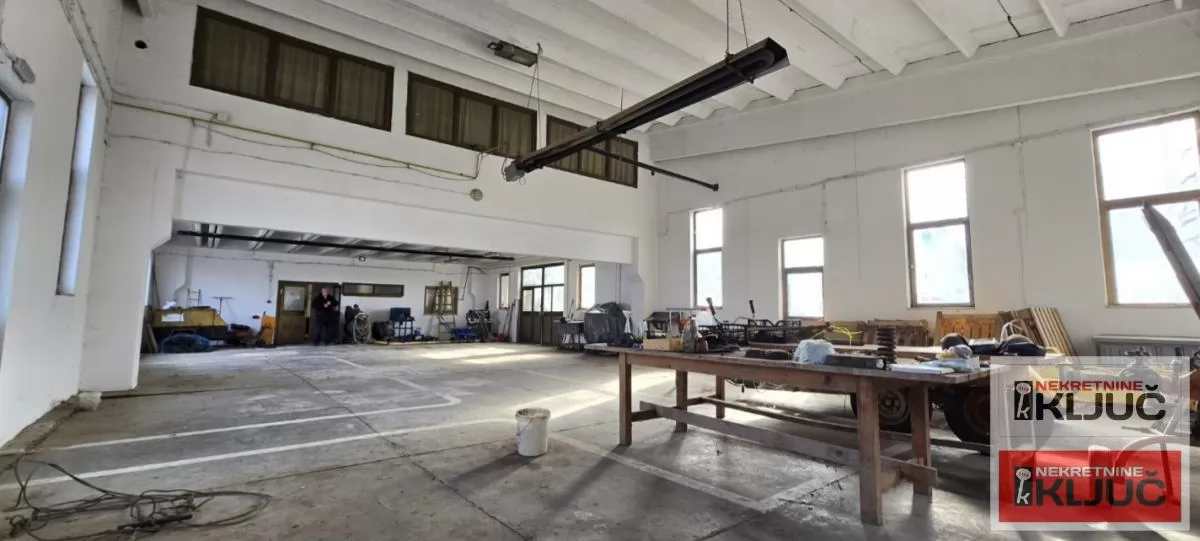 SIRIG IZDAJE SE POSLOVNO-LOGISTIČKI KOMPLEKS 2