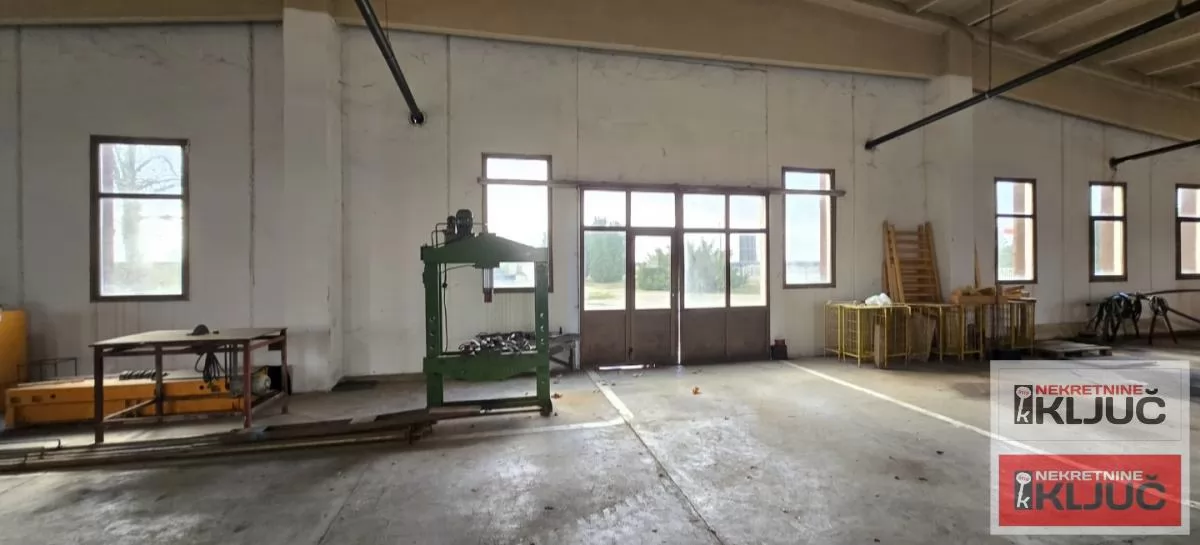 SIRIG IZDAJE SE POSLOVNO-LOGISTIČKI KOMPLEKS 20