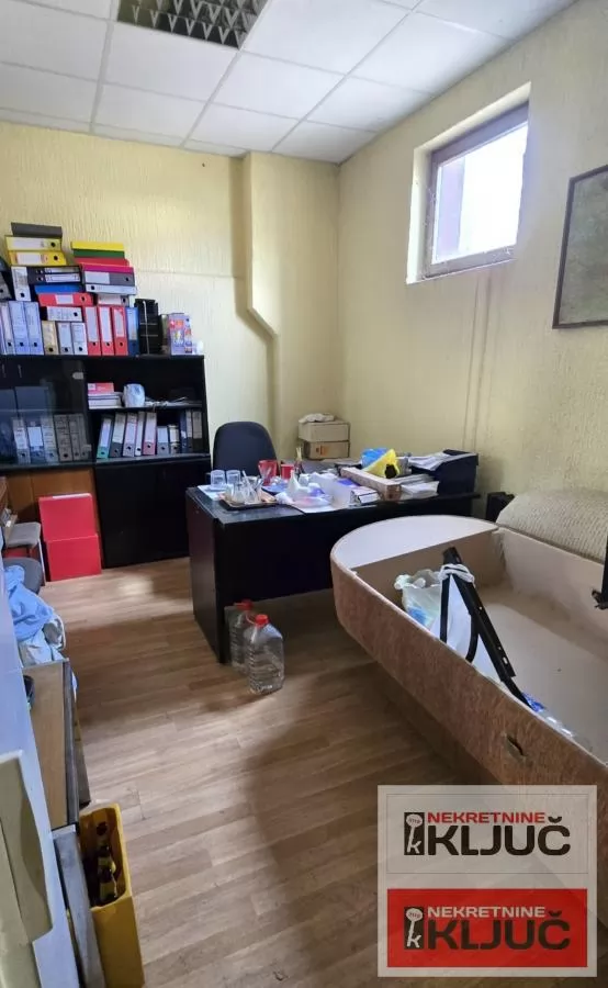 SIRIG IZDAJE SE POSLOVNO-LOGISTIČKI KOMPLEKS 25