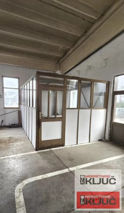 SIRIG IZDAJE SE POSLOVNO-LOGISTIČKI KOMPLEKS 8