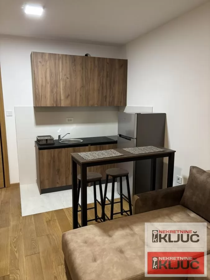 NOVA,MODERNA USELJIVA GARSONJERA 10