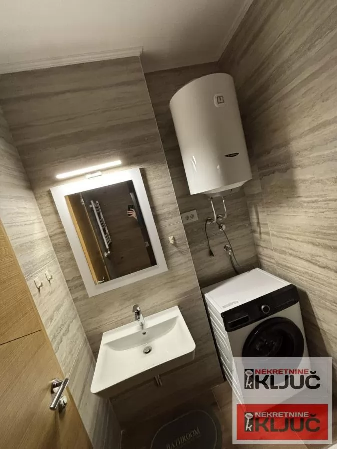 NOVA,MODERNA USELJIVA GARSONJERA 11