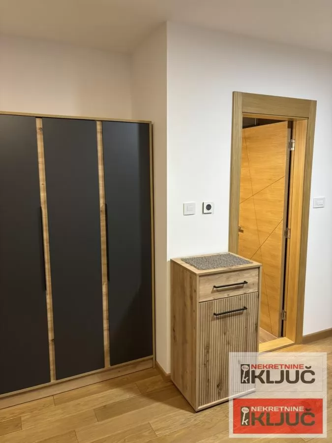 NOVA,MODERNA USELJIVA GARSONJERA 12