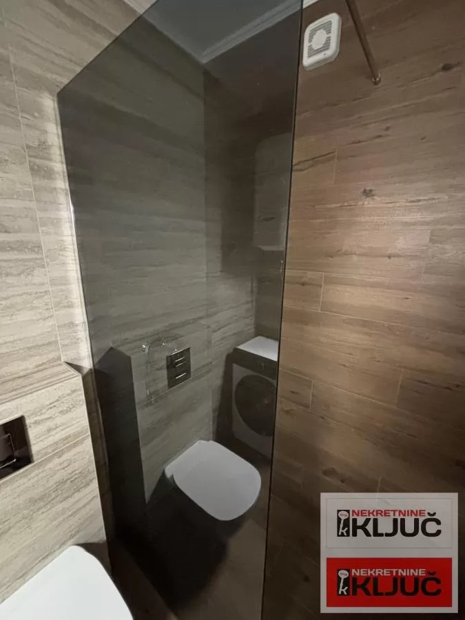 NOVA,MODERNA USELJIVA GARSONJERA 15