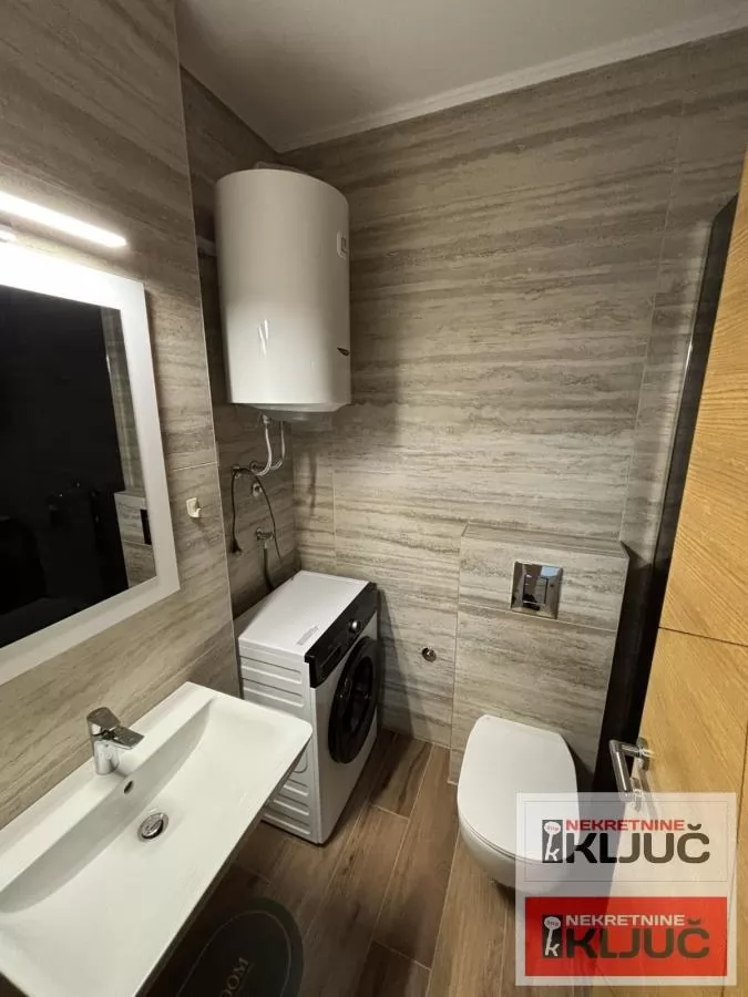 NOVA,MODERNA USELJIVA GARSONJERA 16