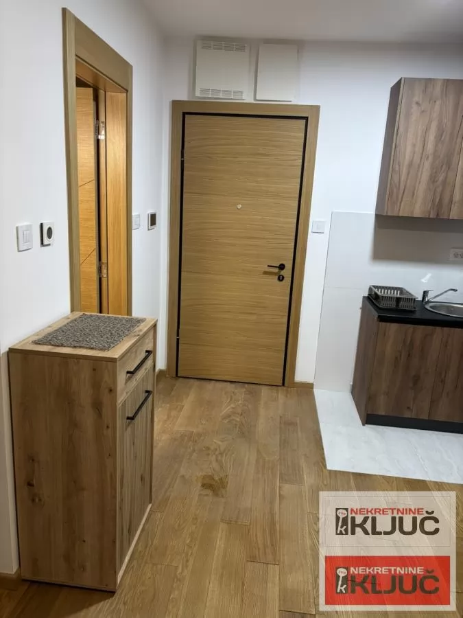 NOVA,MODERNA USELJIVA GARSONJERA 17