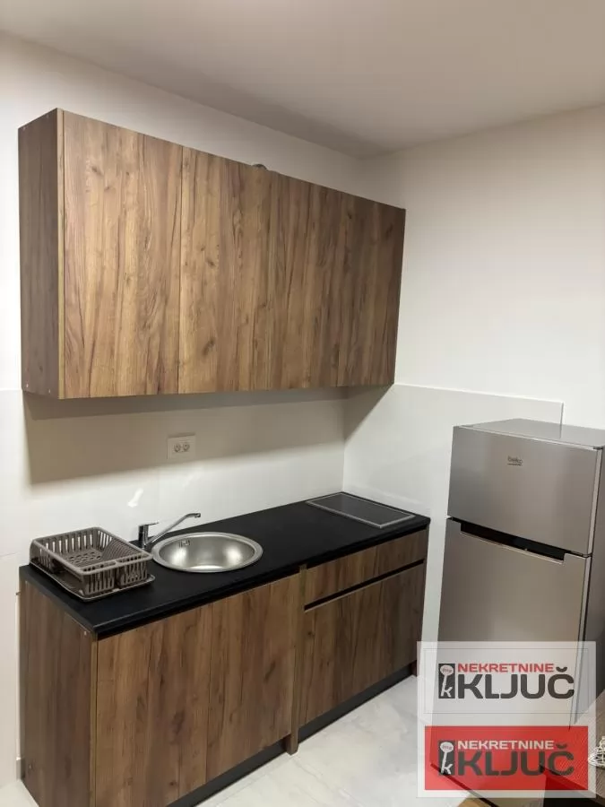 NOVA,MODERNA USELJIVA GARSONJERA 3