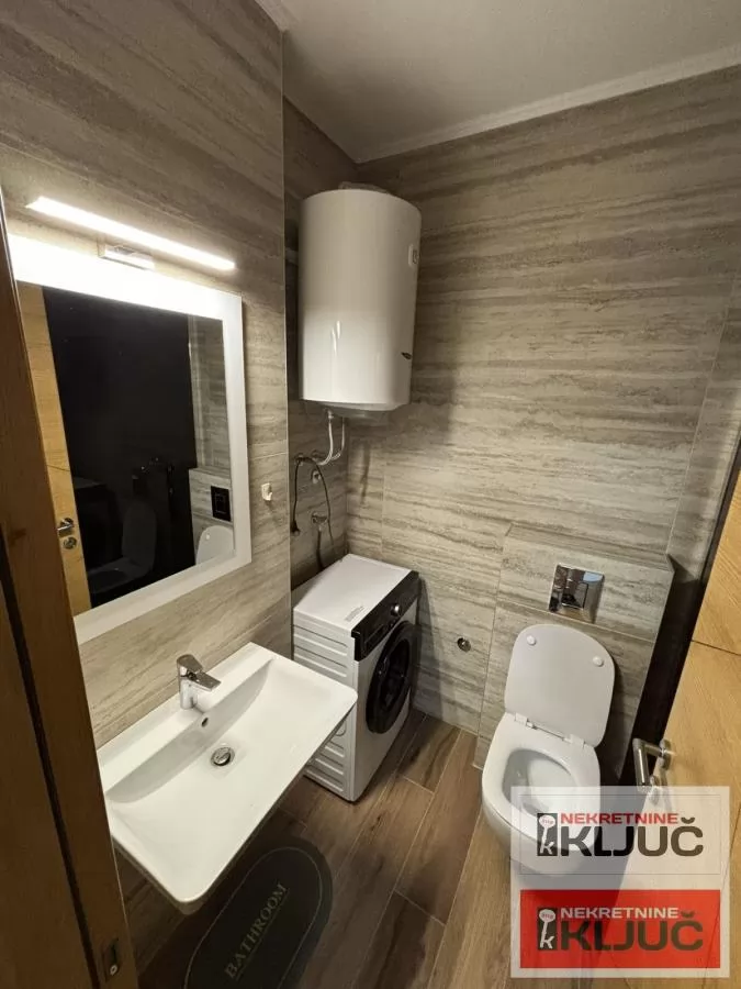 NOVA,MODERNA USELJIVA GARSONJERA 6