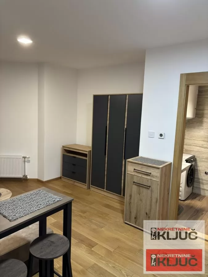 NOVA,MODERNA USELJIVA GARSONJERA 8