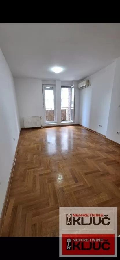 Odlican/NENAMESTEN/stan u blizini centra grada 1