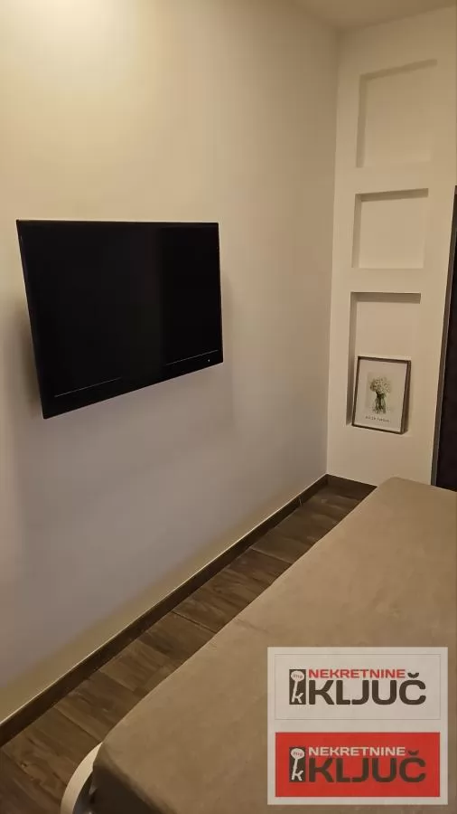 SOCIJALNO, 61m2, Trosoban-Duplex, Namešten, Parking 10