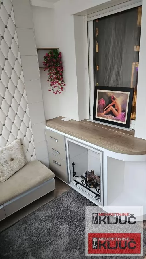 SOCIJALNO, 61m2, Trosoban-Duplex, Namešten, Parking 12