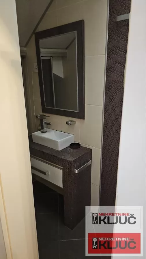 SOCIJALNO, 61m2, Trosoban-Duplex, Namešten, Parking 13