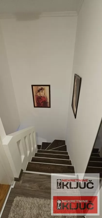 SOCIJALNO, 61m2, Trosoban-Duplex, Namešten, Parking 6