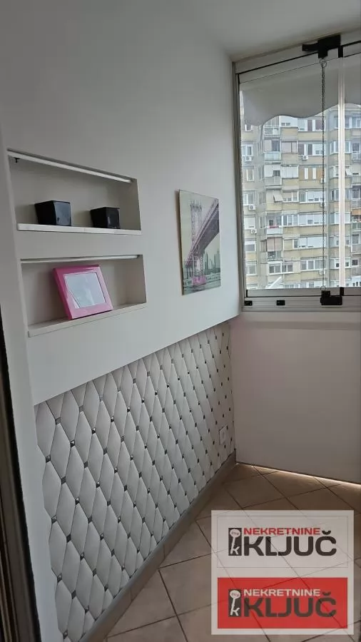 SOCIJALNO, 61m2, Trosoban-Duplex, Namešten, Parking 7