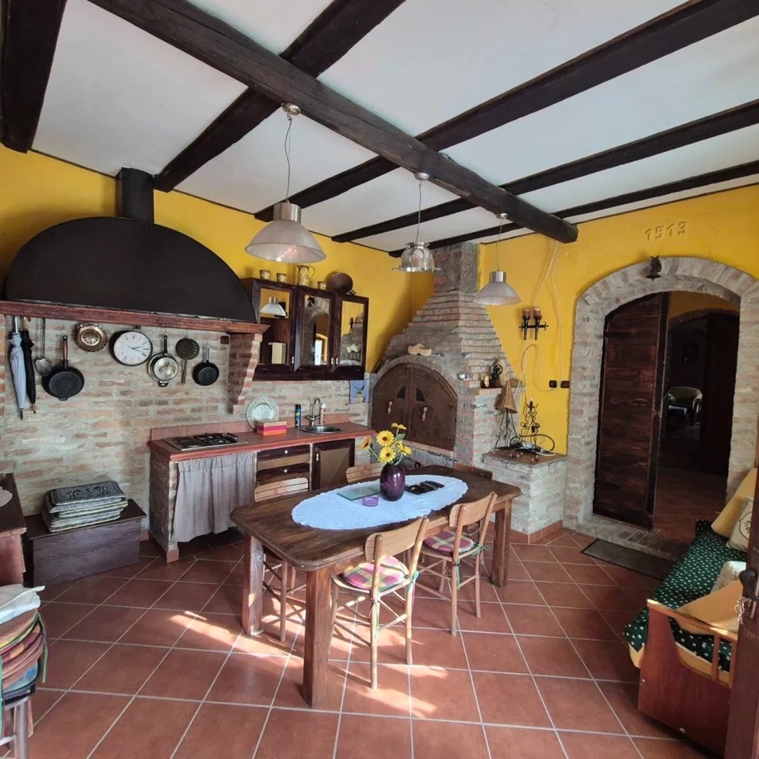 Prodajem izuzetnu kucu na selu kompletno sredjenu renoviranu opremljenu 5