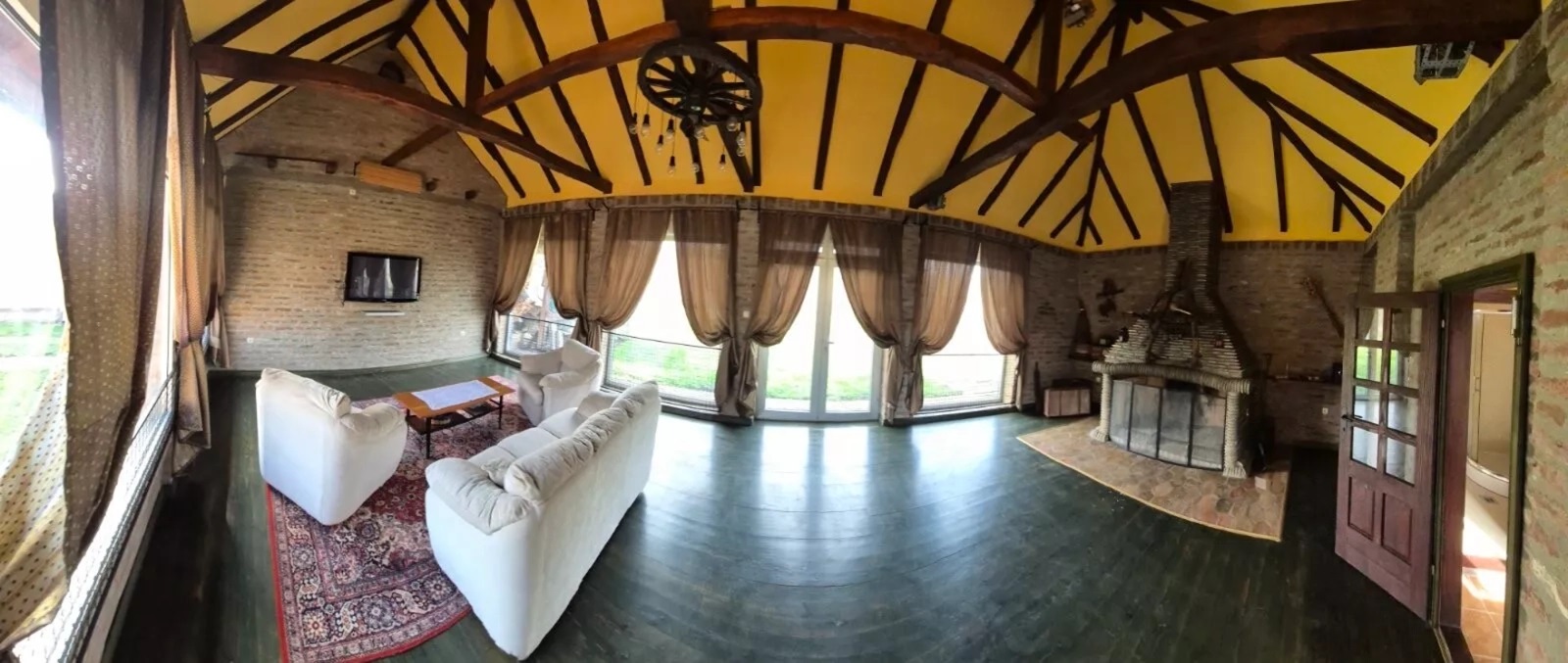 Prodajem izuzetnu kucu na selu kompletno sredjenu renoviranu opremljenu 2