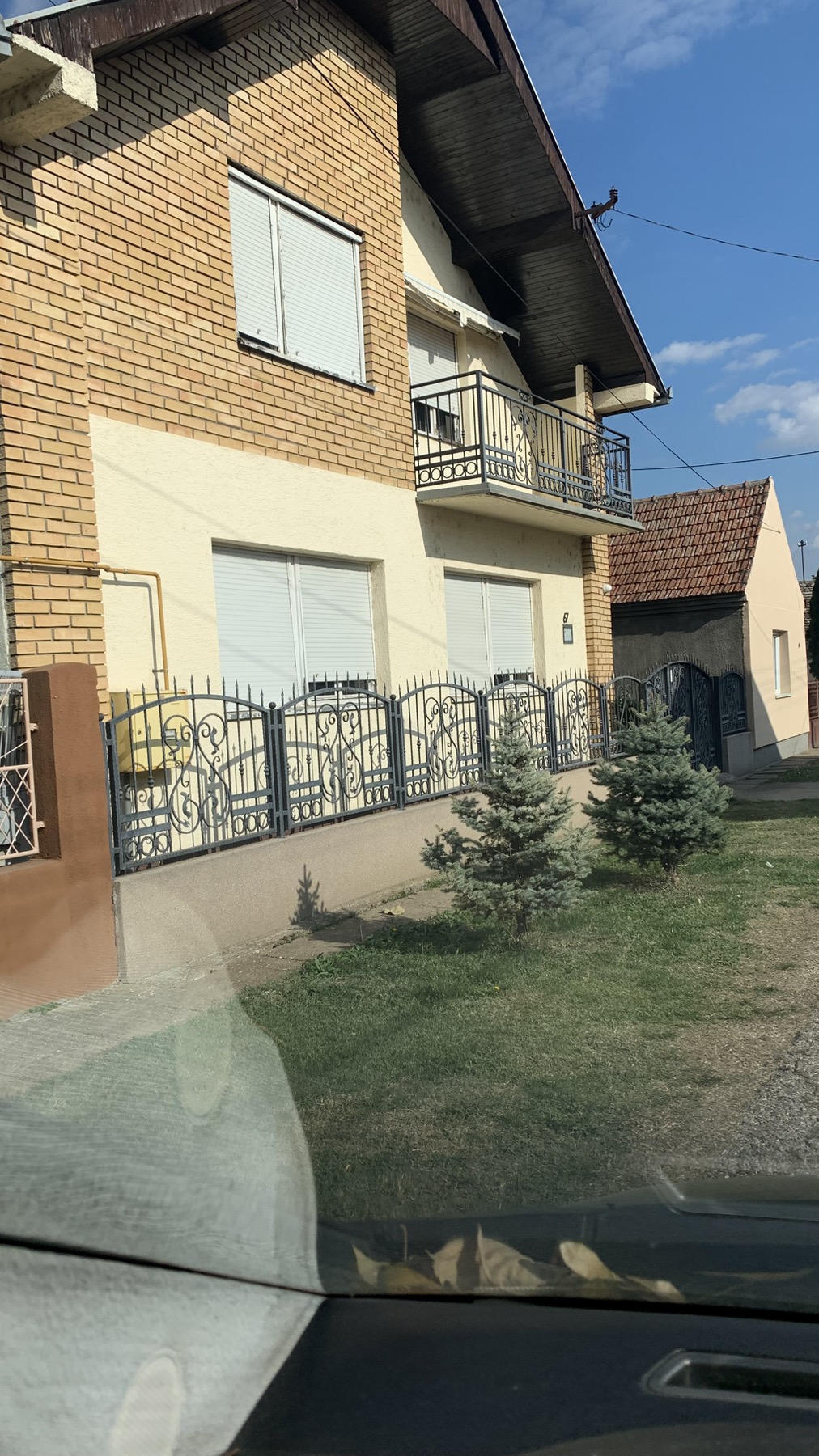 EXTRA LOKACIJA   Kuća u Mačvanskoj Mitrovici uz školu i vrtić a blizina i pešačkog mosta 1