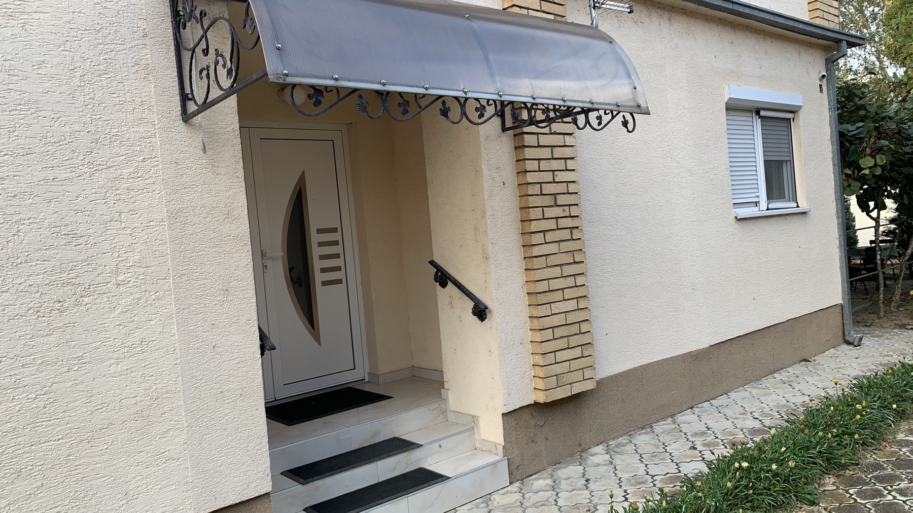 EXTRA LOKACIJA   Kuća u Mačvanskoj Mitrovici uz školu i vrtić a blizina i pešačkog mosta 3