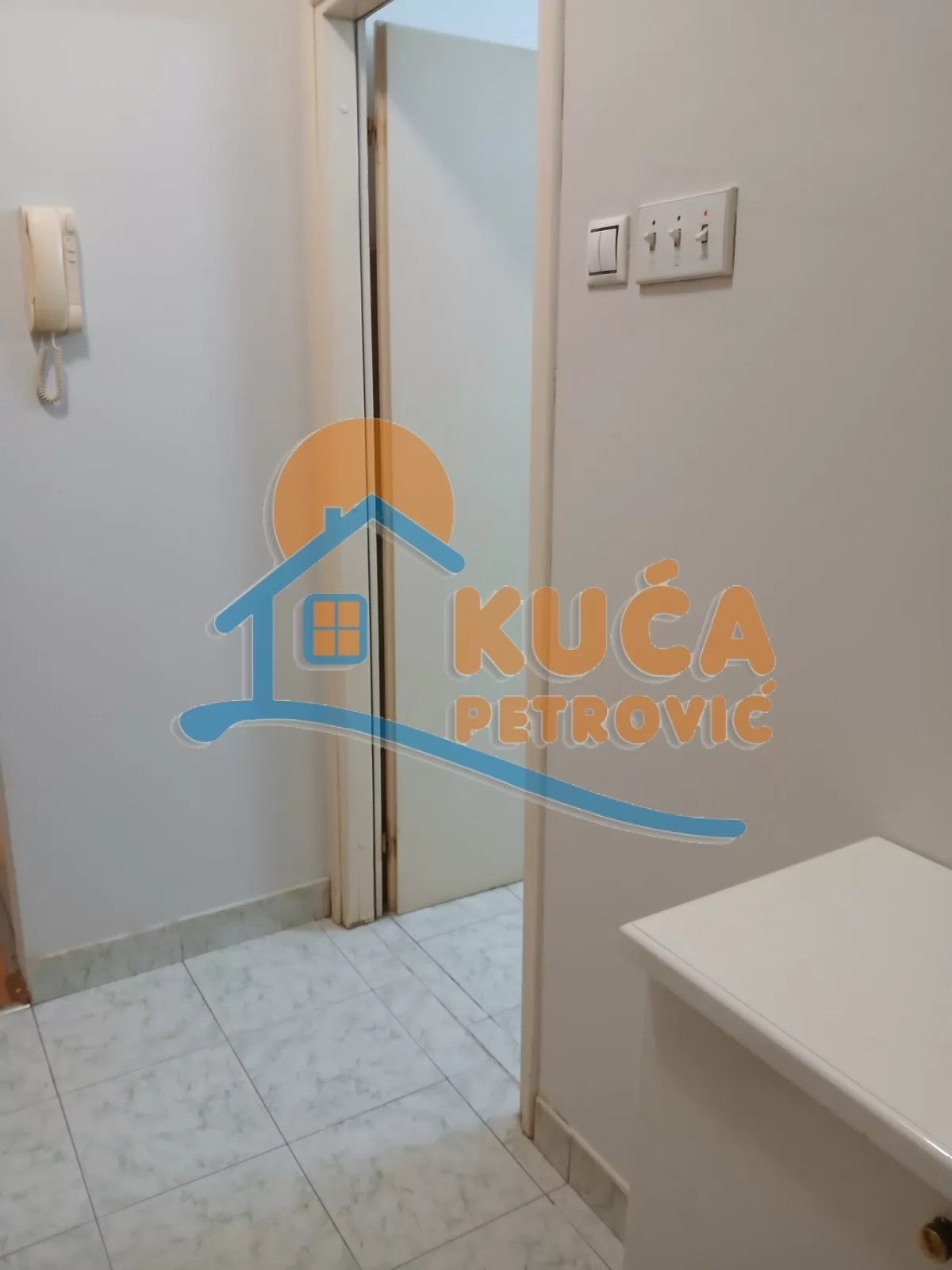 Jednosoban stan, 40 m2, Centar, Obrenovićeva ID: i-015720 7