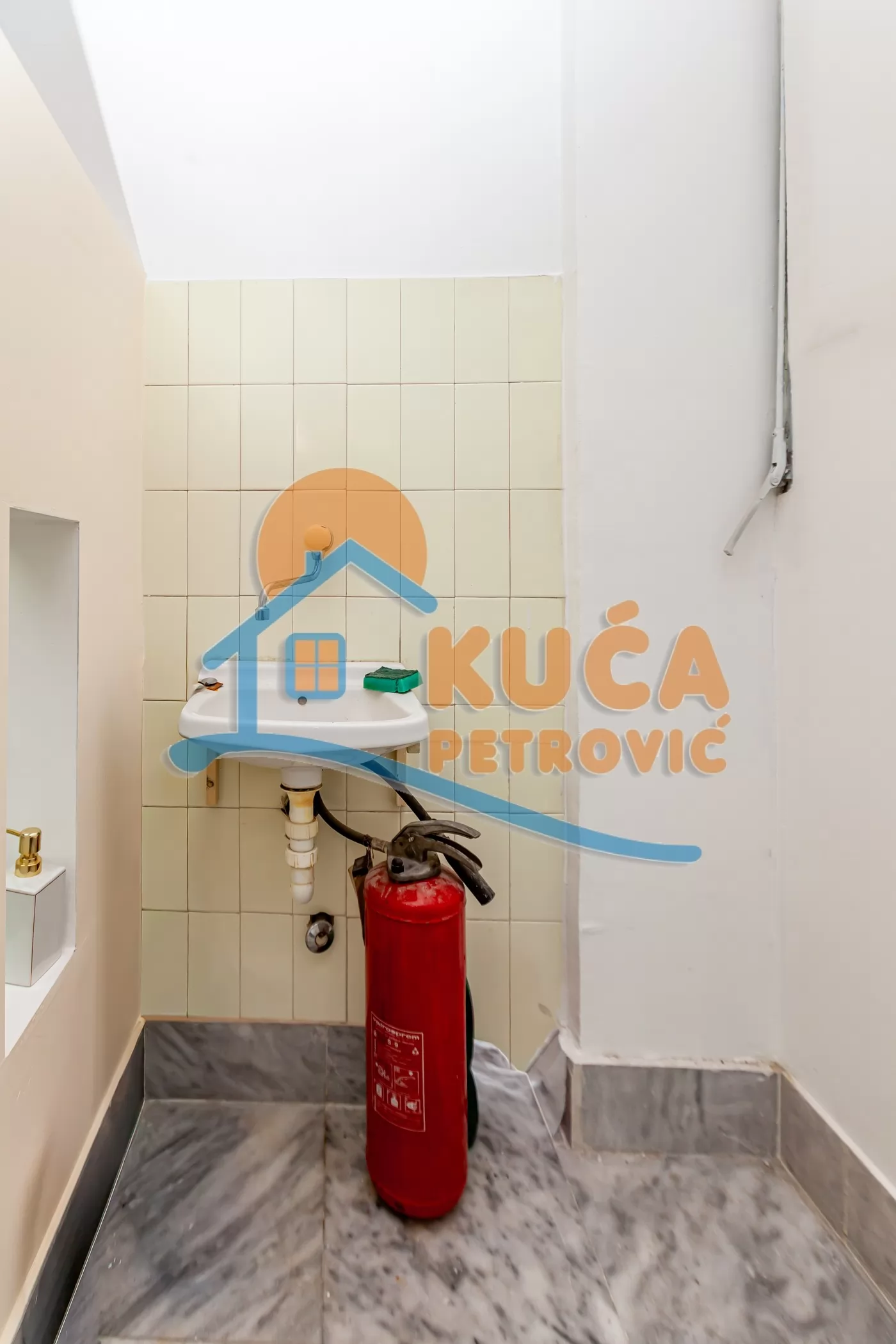 Lokal, 15 m2, Medijana, Bulevar Nemanjića ID: p-015691 3