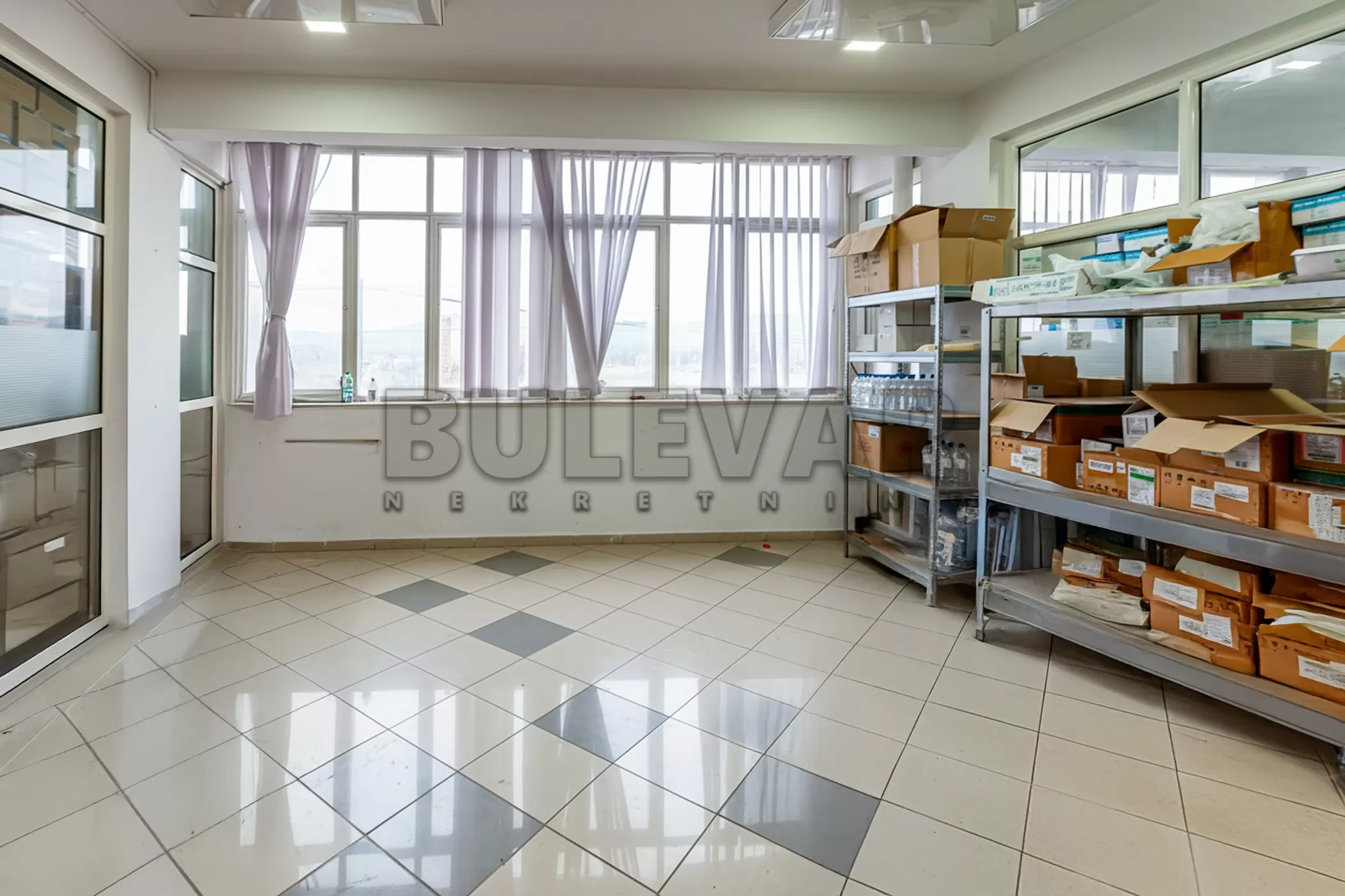 Lokal, 400 m2, Medijana, Vojvode Putnika ID: p-015714 1