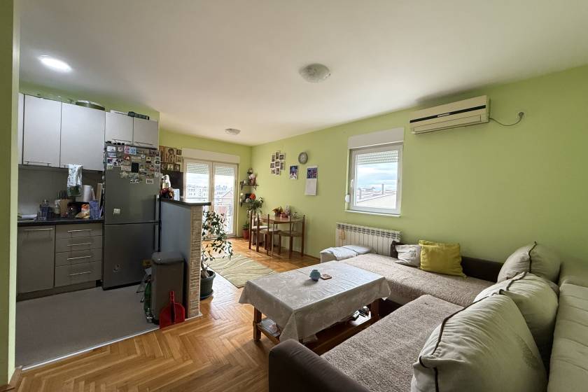 Dvoiposoban stan na Zvezdari  Belokrajinska  parking i terase  50m2 3