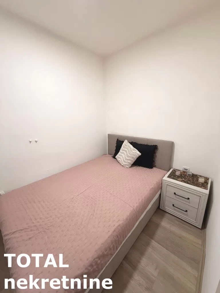 Stanovi,NOVI SAD,CENTAR,kv: 45.00, € 450, ID: 9189879 11