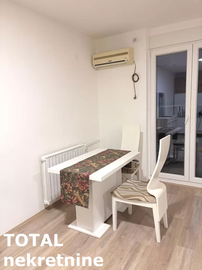 Stanovi,NOVI SAD,CENTAR,kv: 45.00, € 450, ID: 9189879 9