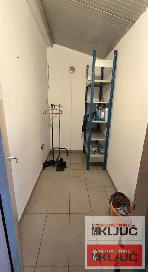 VETERNIK IZDAJE SE VIŠENAMENSKA HALA 15