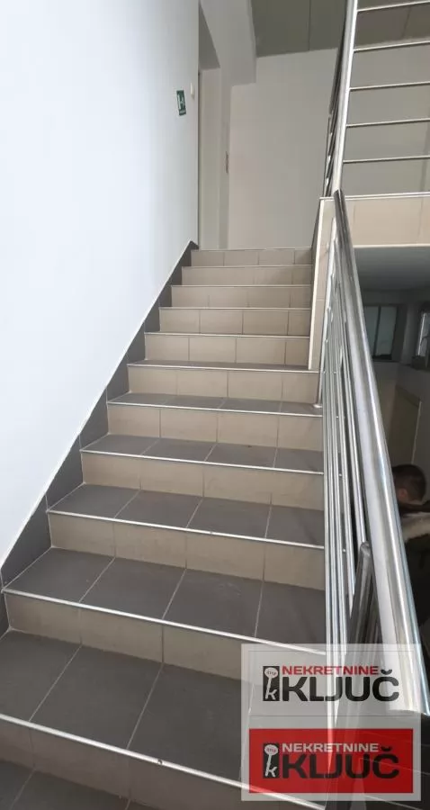 VETERNIK IZDAJE SE VIŠENAMENSKA HALA 16