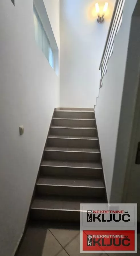 VETERNIK IZDAJE SE VIŠENAMENSKA HALA 17