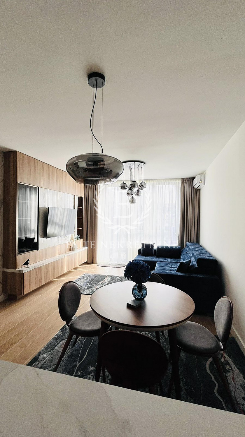 Nov lux trosoban stan Beograd na vodi  garaza  prvo izdavanje 1