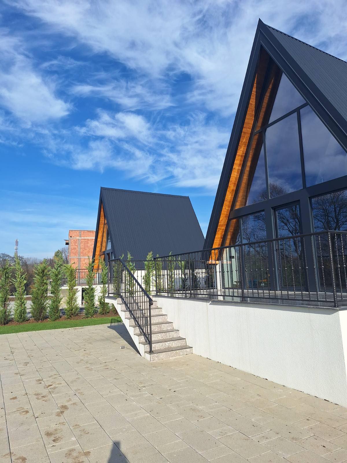 Na prodaju 2 A Frame kuce sa bazenima 2