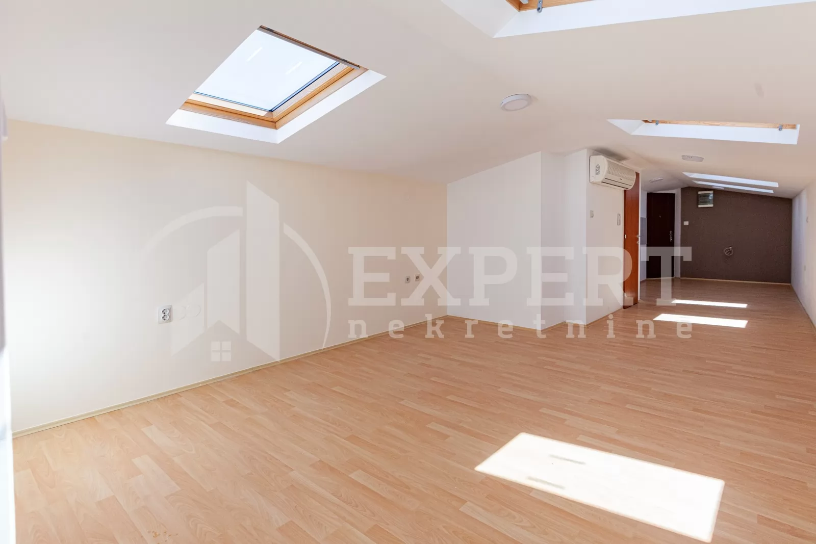 Dvosoban stan, 68 m2, Centar, Cara Dušana ID: p-05517 3