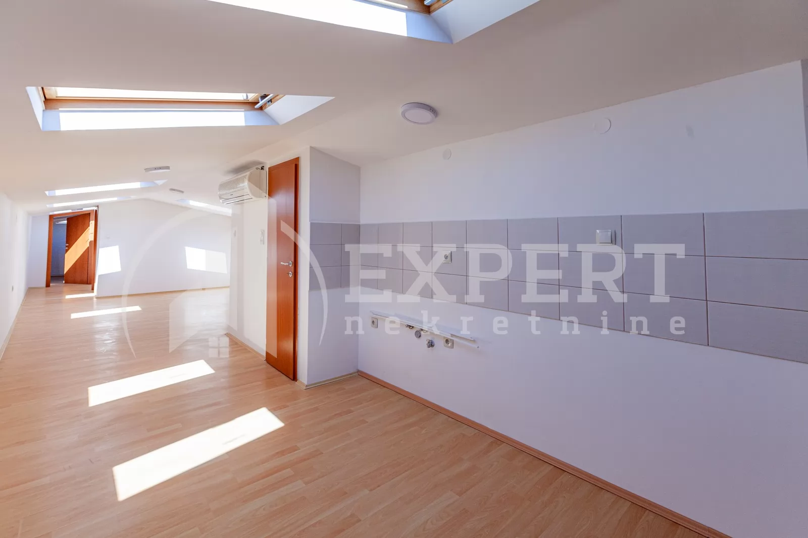 Dvosoban stan, 68 m2, Centar, Cara Dušana ID: p-05517 4