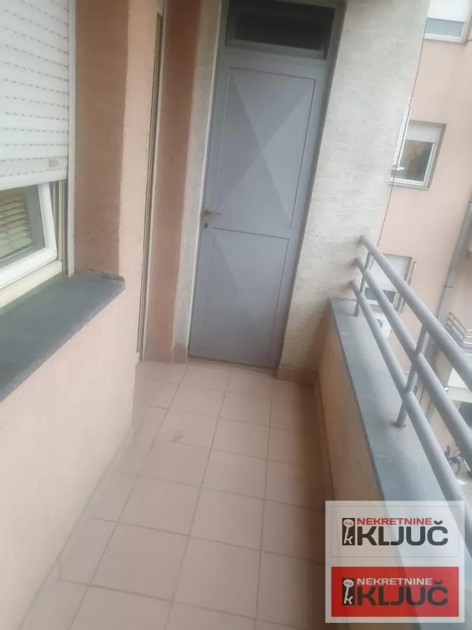 Odmah useljiv jednosoban stan na odličnoj lokaciji 3