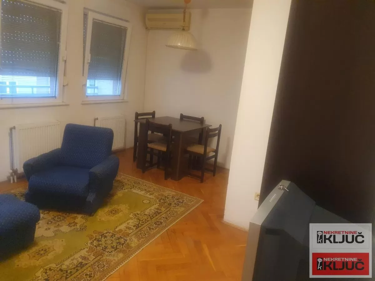 Odmah useljiv jednosoban stan na odličnoj lokaciji 4