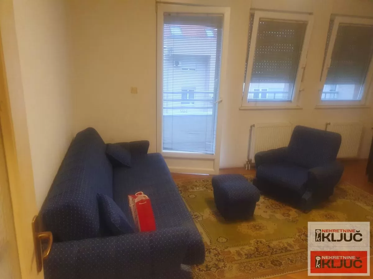 Odmah useljiv jednosoban stan na odličnoj lokaciji 5