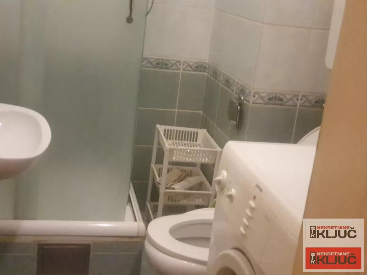 Odmah useljiv jednosoban stan na odličnoj lokaciji 7